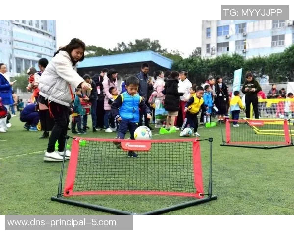幼儿趣味足球游戏探索快乐运动的乐趣与团队合作的魅力